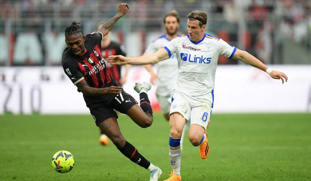 Soi Kèo AC Milan Vs Lecce 01h45 21/09 - Vòng 5 Serie A 2026/2027